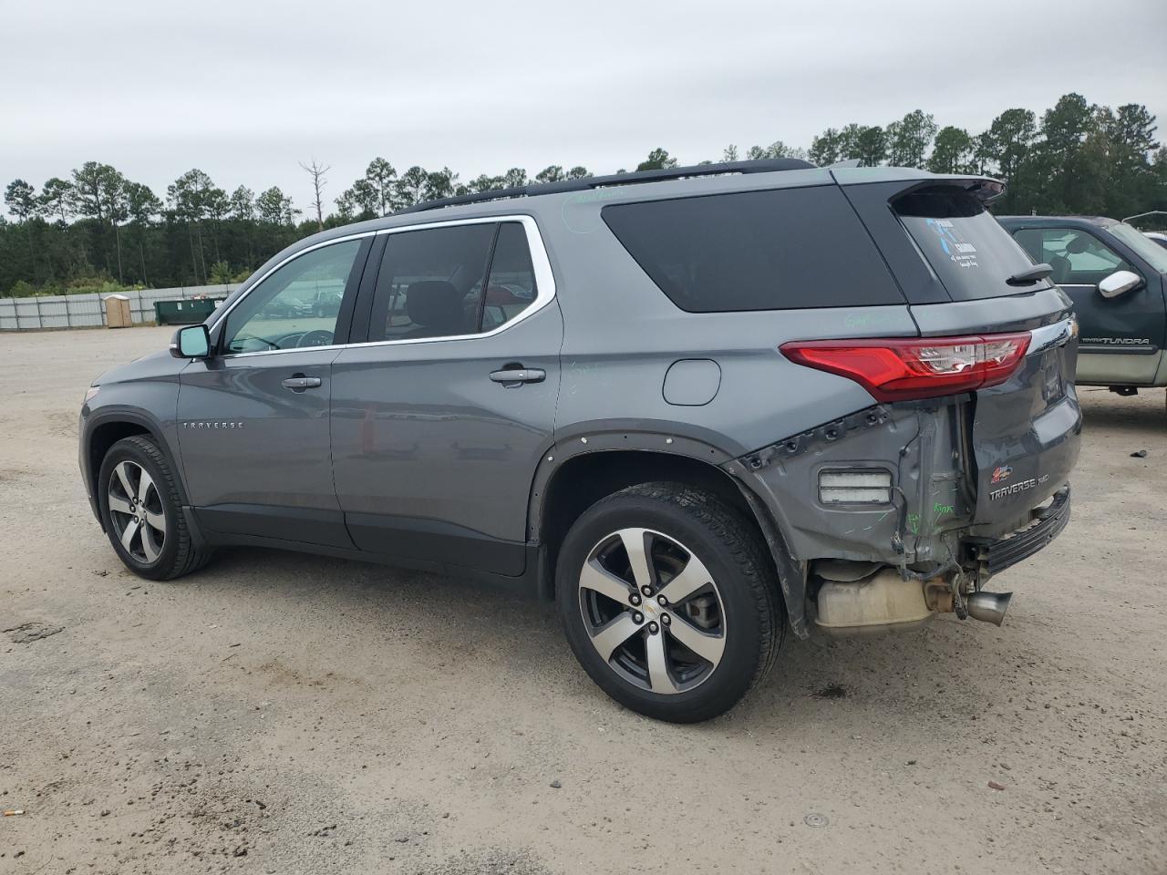 2019 Chevrolet Traverse Lt - Фото 2
