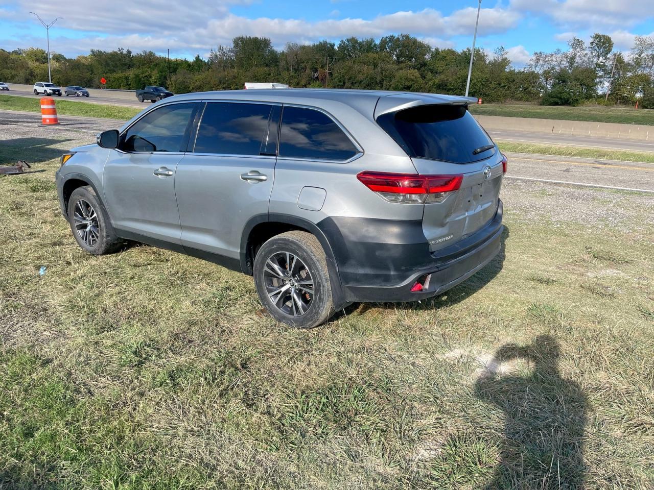2019 Toyota Highlander Le - Фото 3