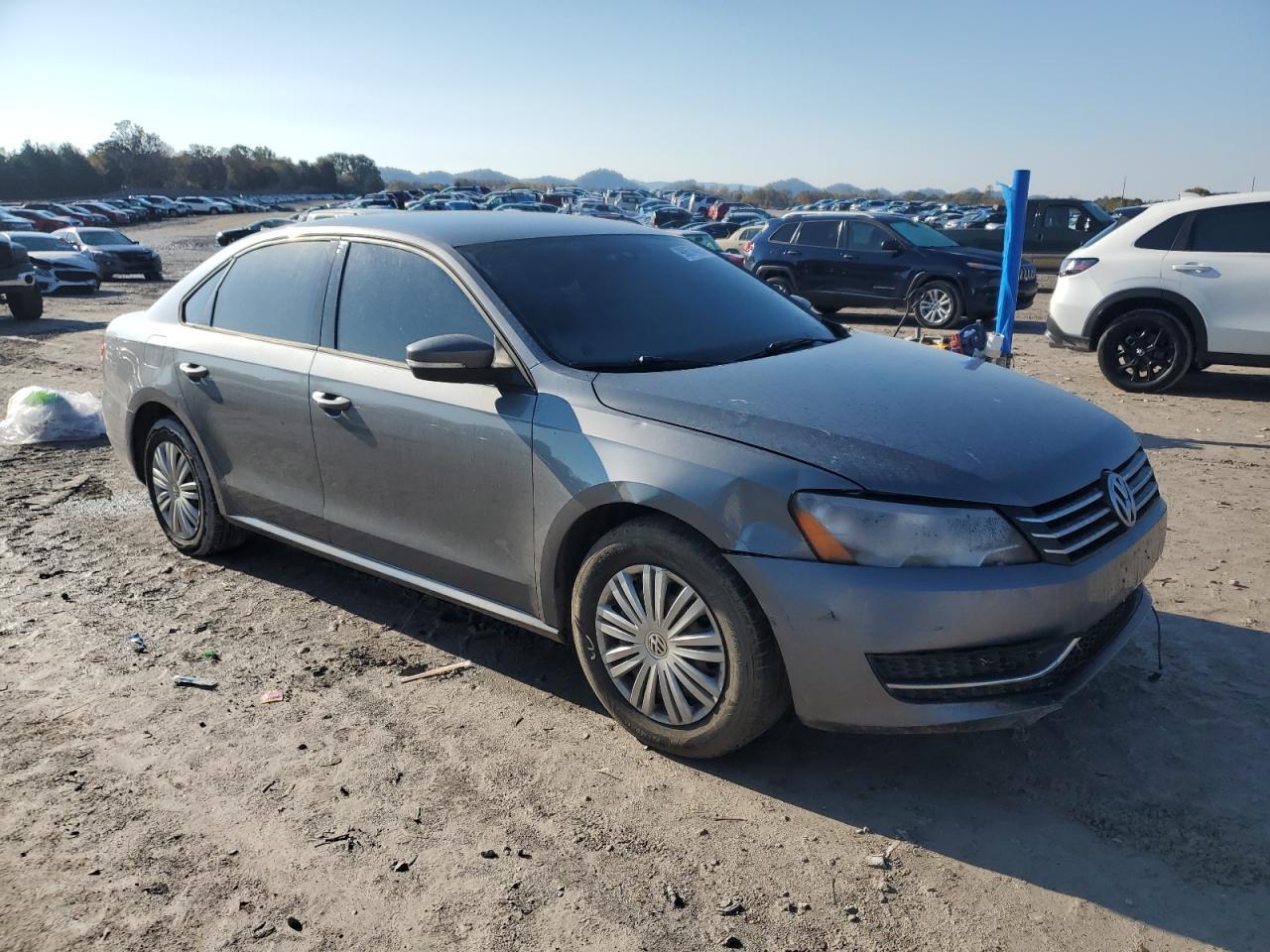 2015 Volkswagen Passat S - Image 4