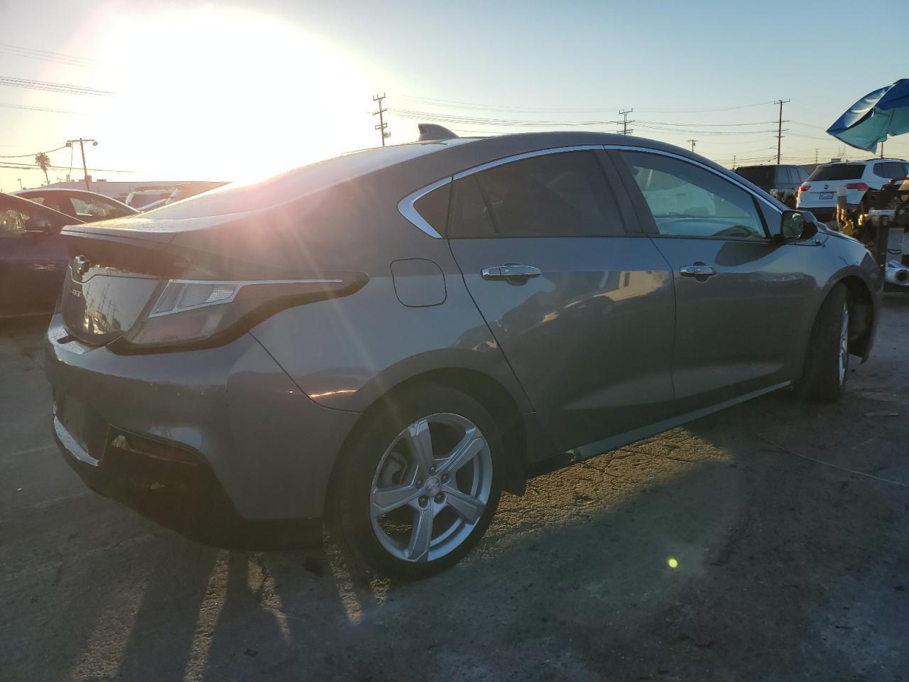 2018 Chevrolet Volt Lt - Image 3