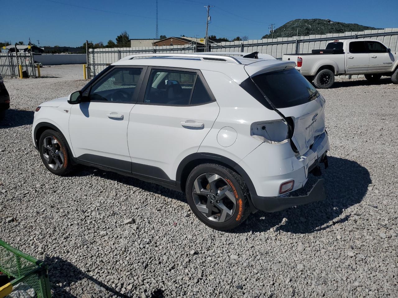 2022 Hyundai Venue Sel - Image 2