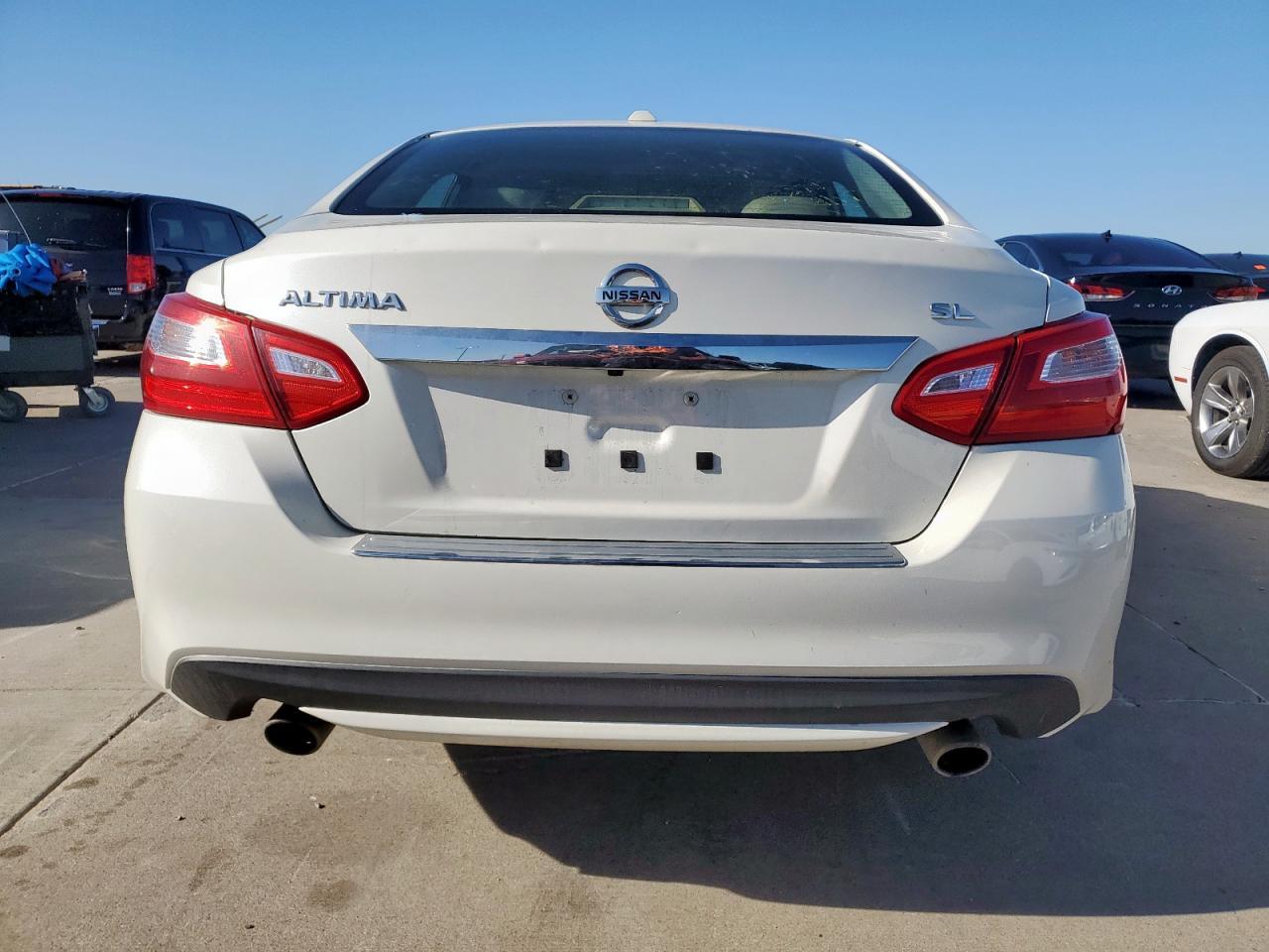 2016 Nissan Altima 2.5 - Image 6