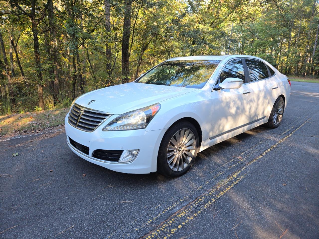 2016 Hyundai Equus Signature - Image 2