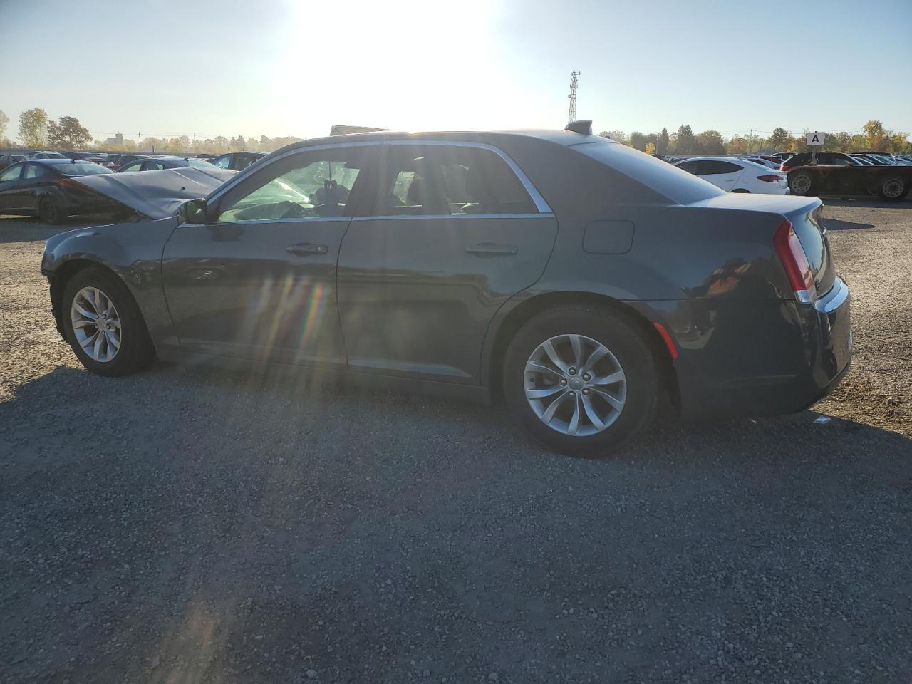 2018 Chrysler 300 Touring - Фото 2