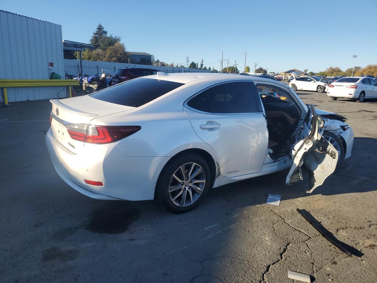 2016 Lexus Es 300H - Image 3