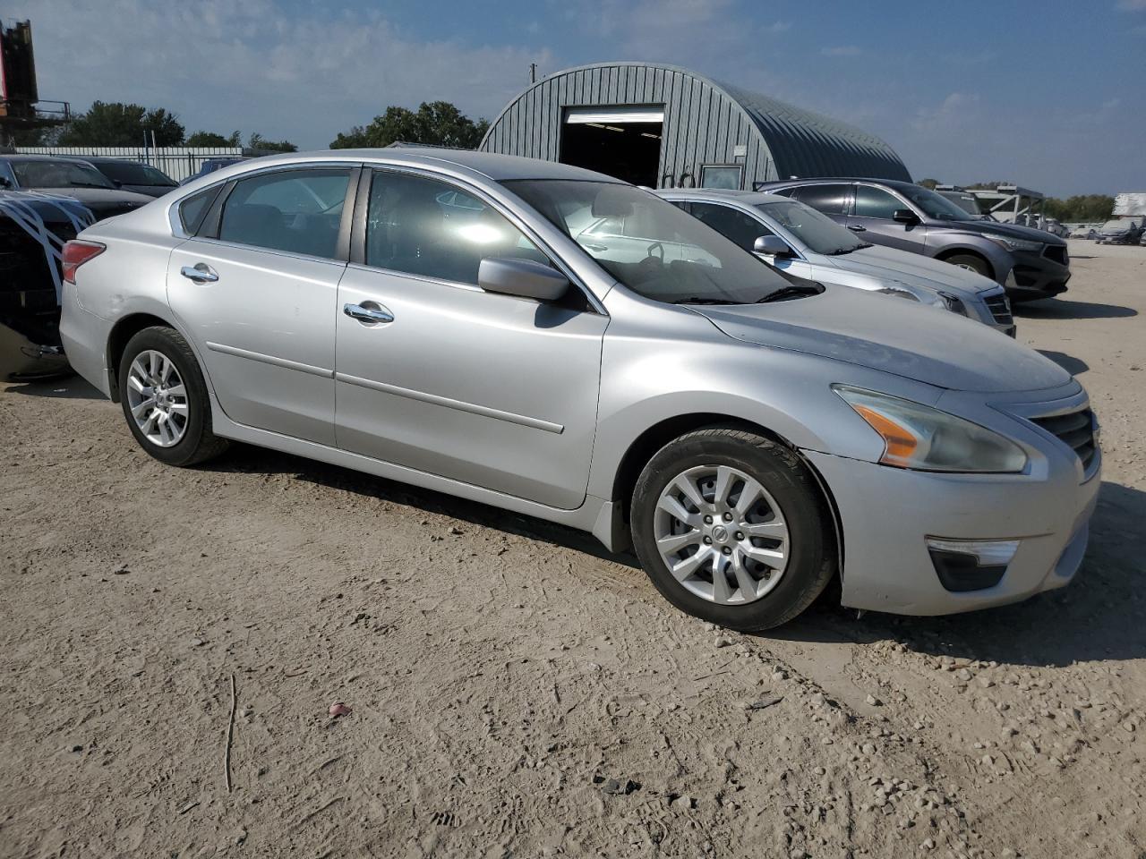 2015 Niss Altima 2.5 S - Image 4