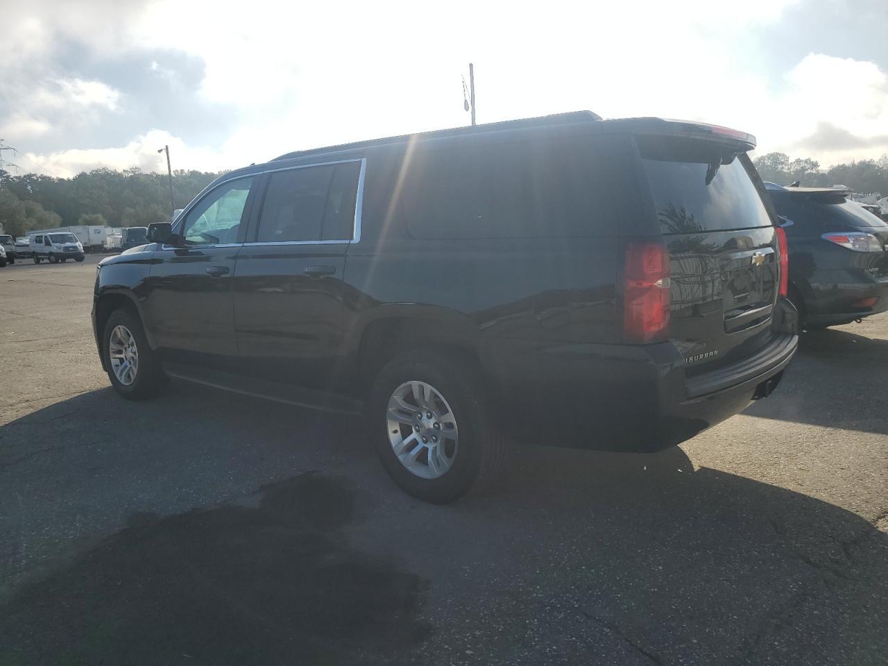 2020 Chevrolet Suburban K1500 Lt - Image 2