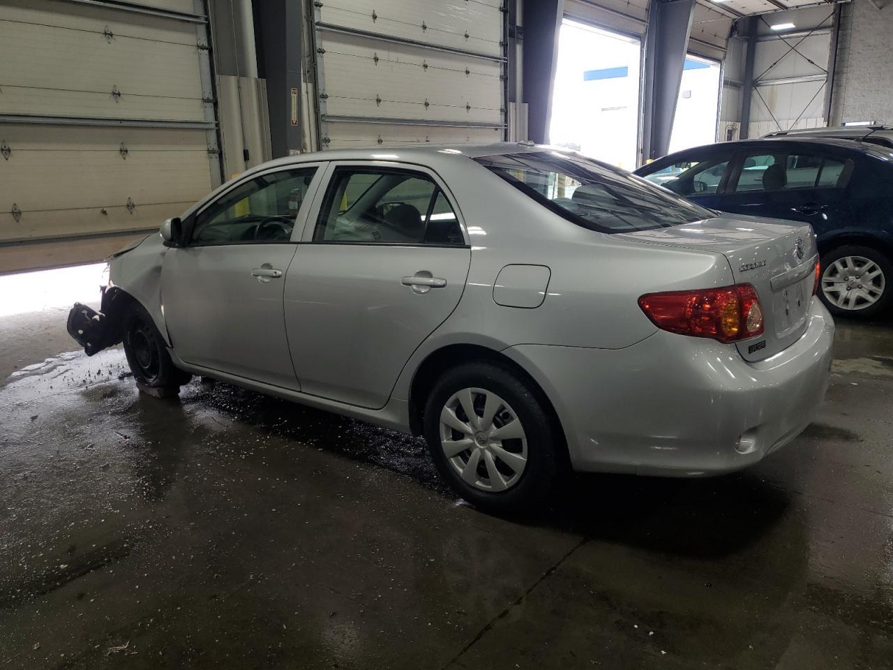 2010 Toyota Corolla Base - Фото 2