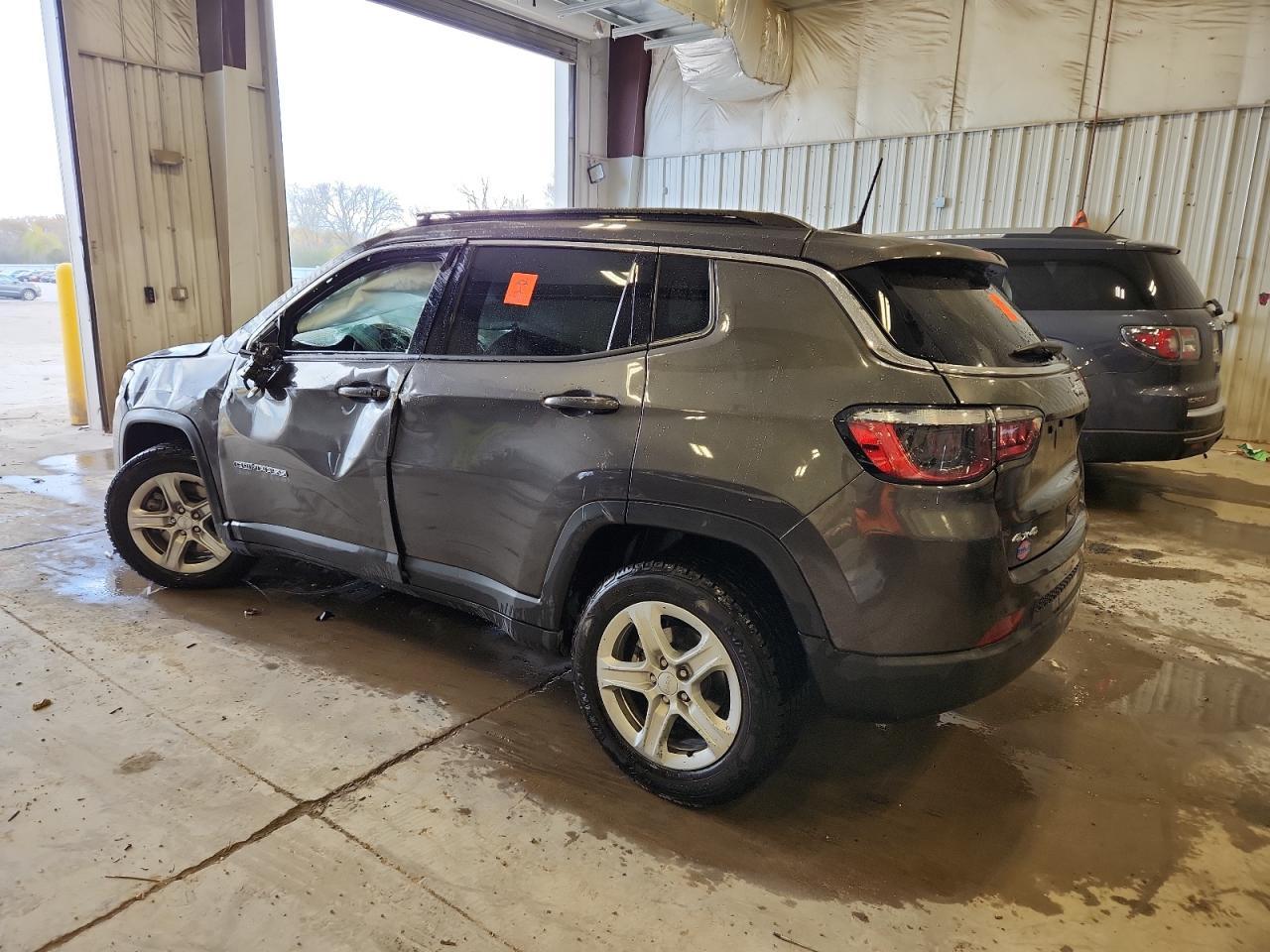2023 Jeep Compass Latitude - Image 2