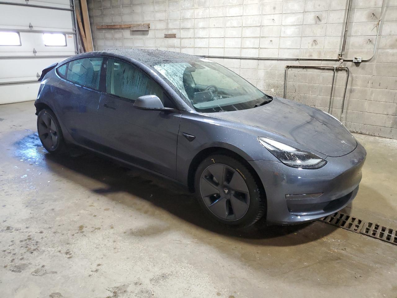 2022 Tesla Model 3 - Фото 4