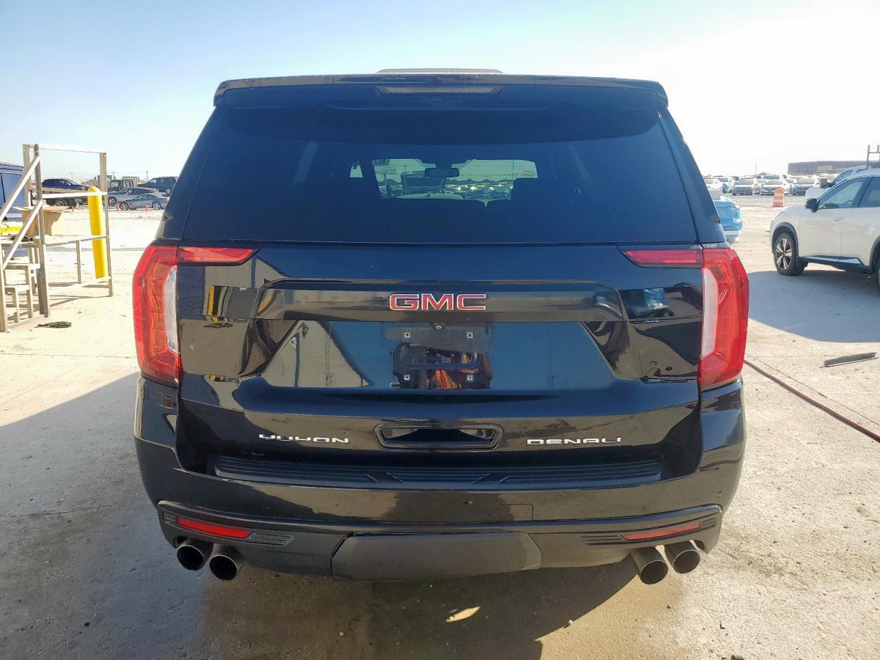 2021 GMC Yukon Denali - Фото 6