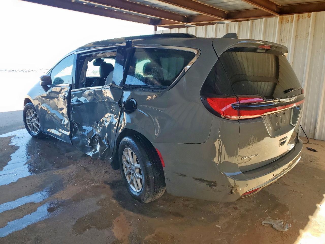 2022 Chrysler Pacifica Touring L - Фото 2