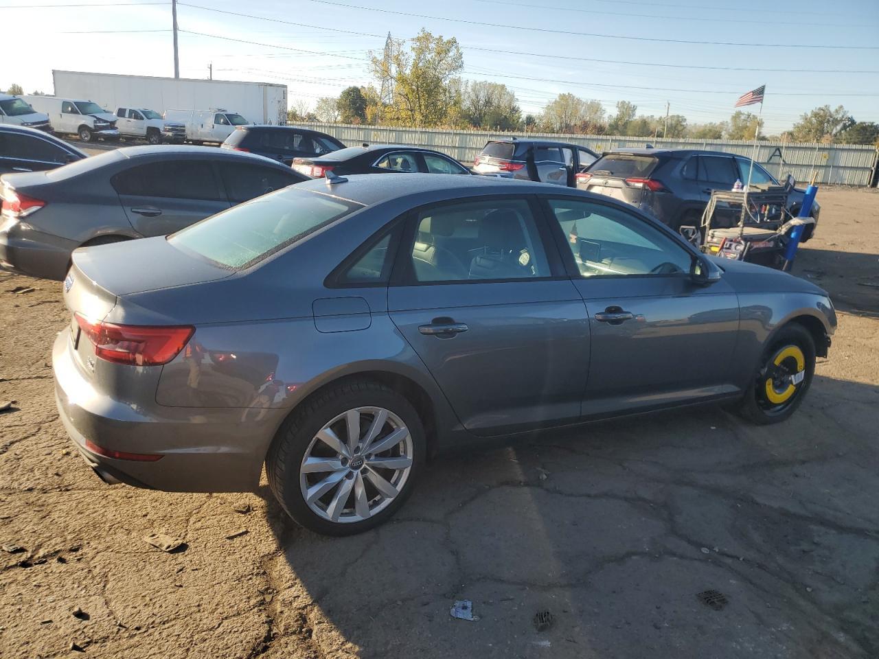 2017 Audi A4 Premium - Фото 3