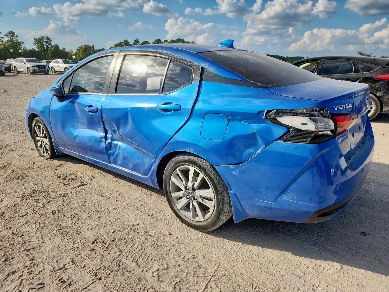 2020 Nissan Versa Sv - Image 2