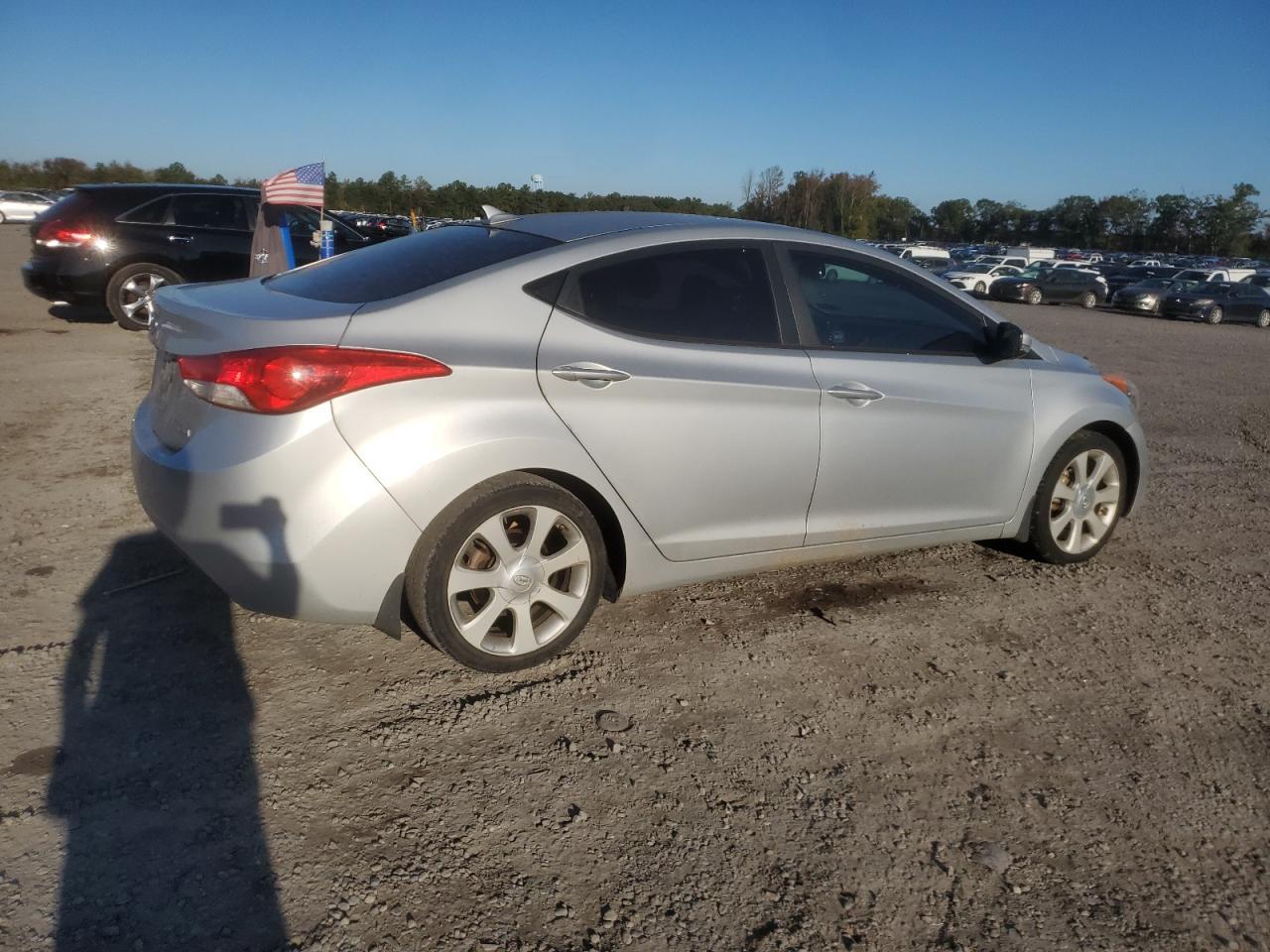 2012 Hyundai Elantra - Image 3