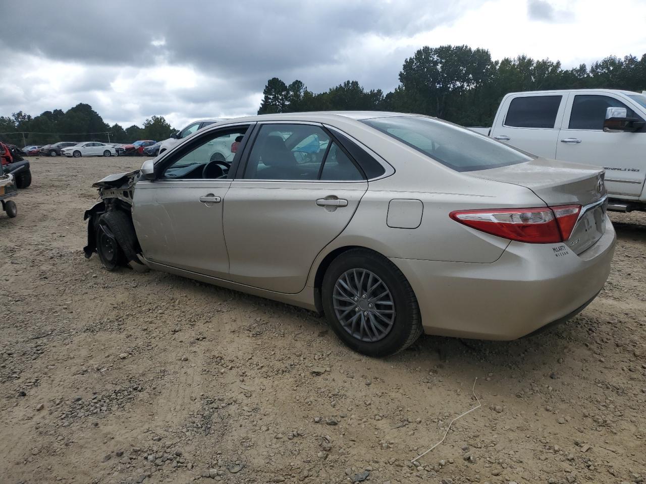 2015 Toyota Camry Le - Фото 2