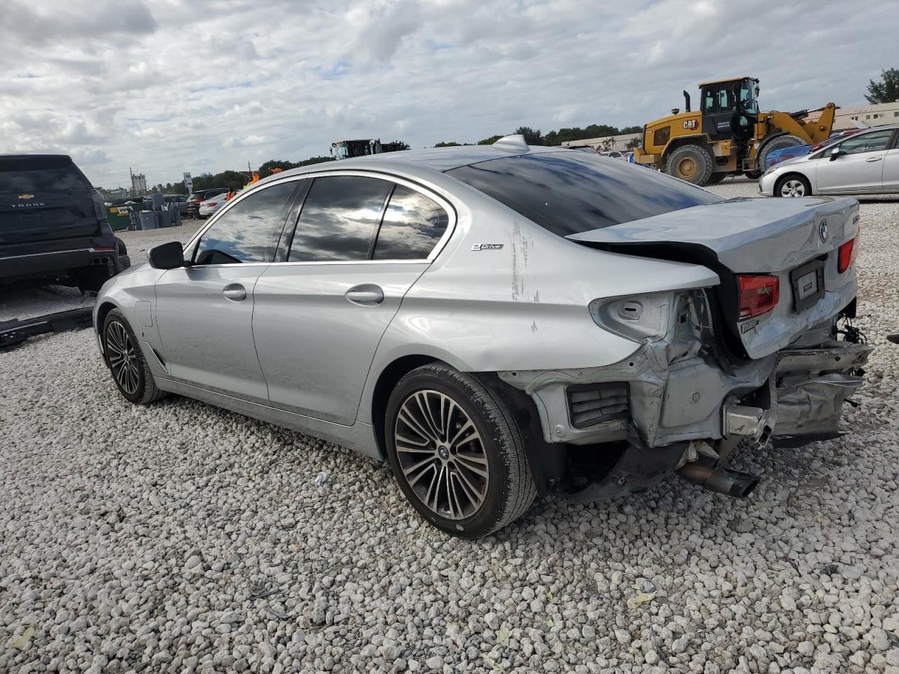 2019 BMW 530E - Фото 2