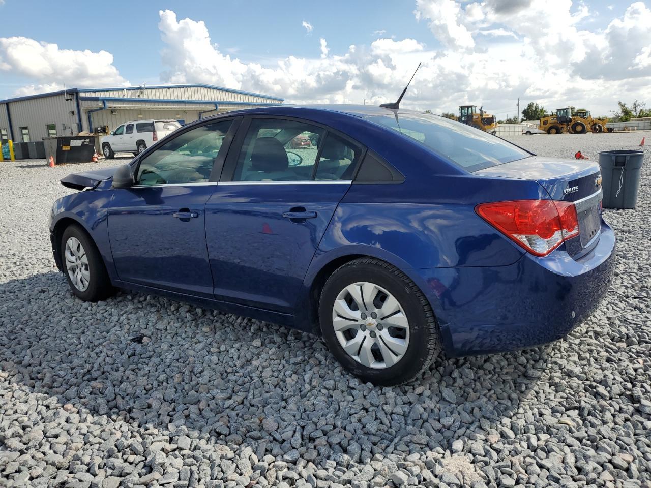 2013 Chevrolet Cruze Ls - Image 2