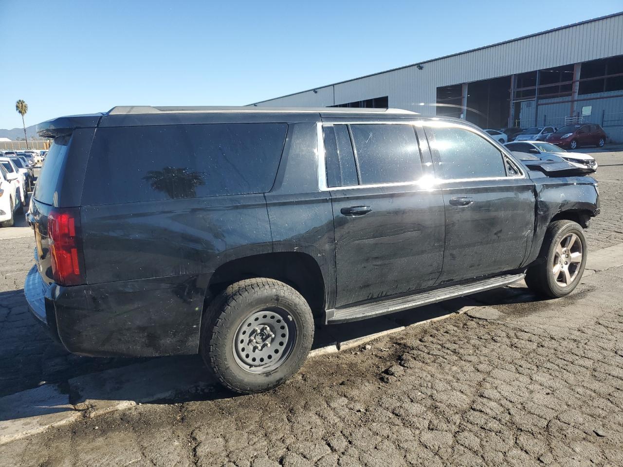 2017 Chevrolet Suburban C1500 Lt - Image 3