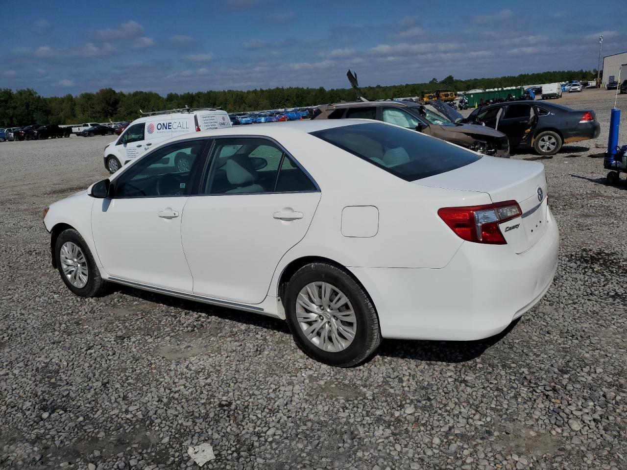 2014 Toyota Camry L - Image 2
