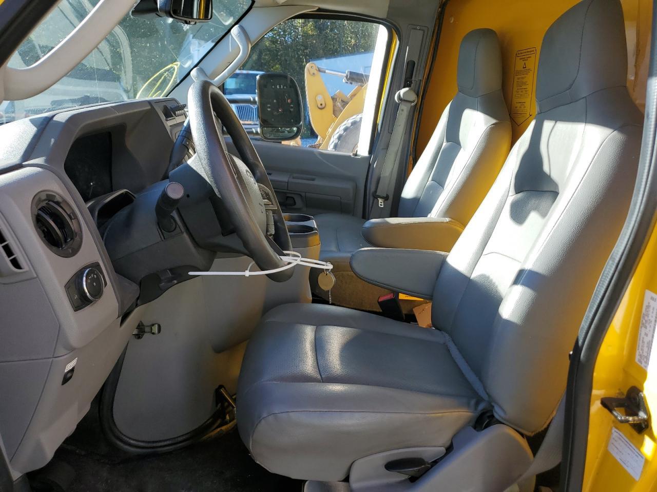 2023 Ford Econoline E350 Super Duty Cutaway Van - Фото 7
