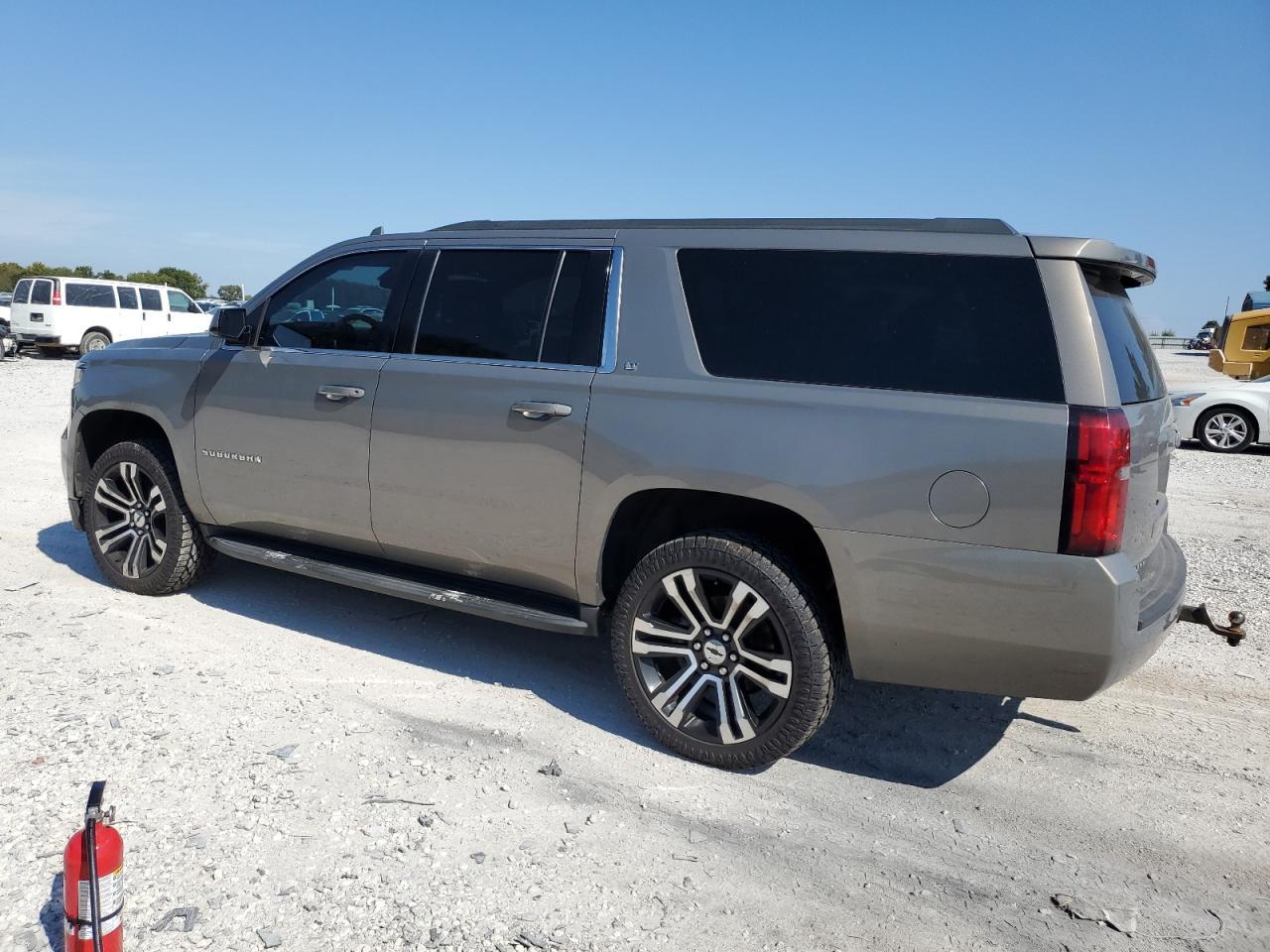 2018 Chevrolet Suburban K1500 Lt - Фото 2