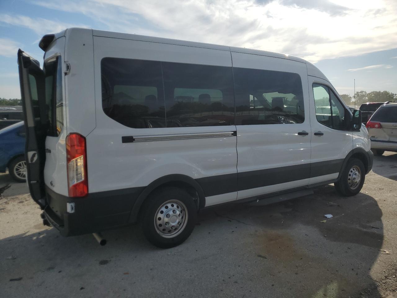 2025 Ford Transit T-350 - Фото 3