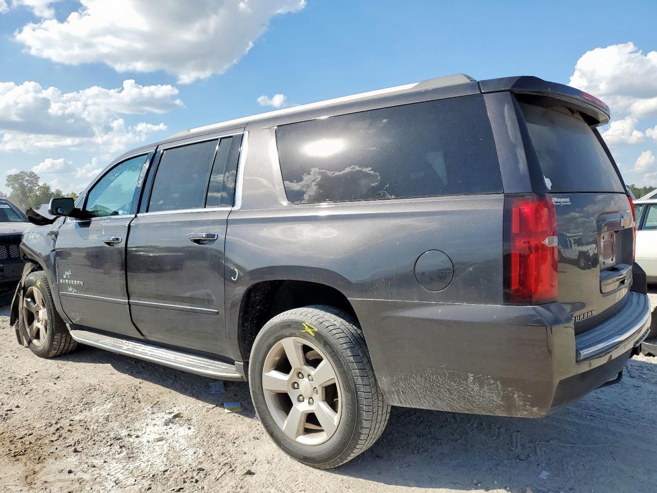 2017 Chevrolet Suburban C1500 Premier - Фото 2