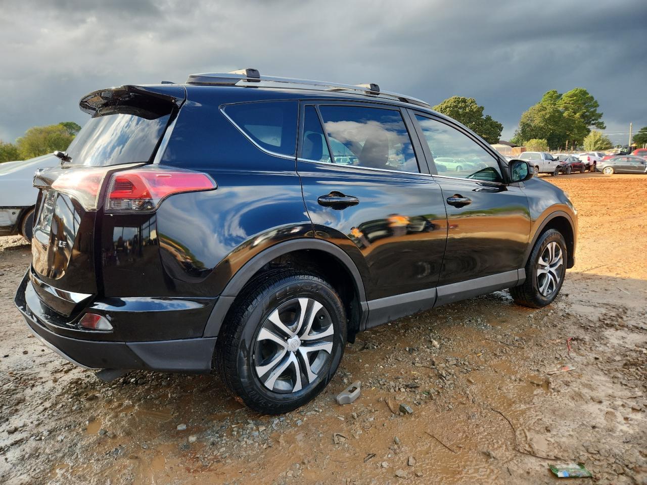 2017 Toyota Rav4 Le - Image 3