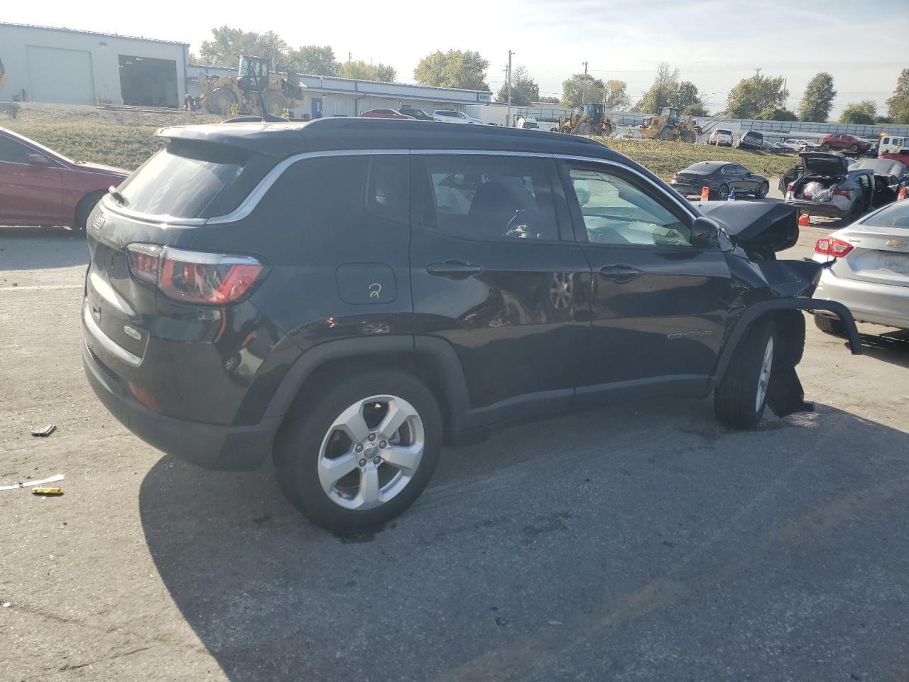 2019 Jeep Compass Latitude - Image 3