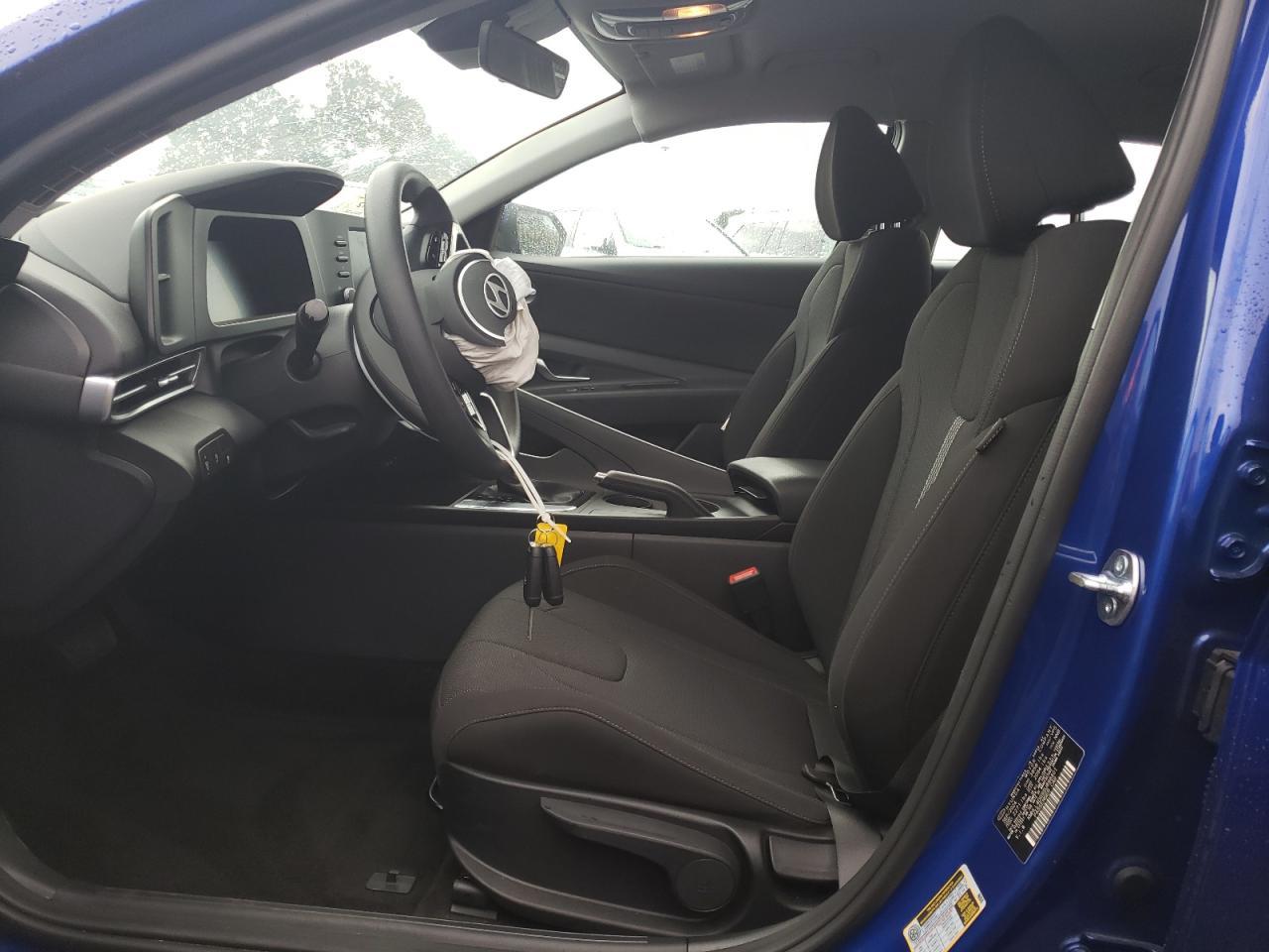 2025 Hyundai Elantra Se - Image 7