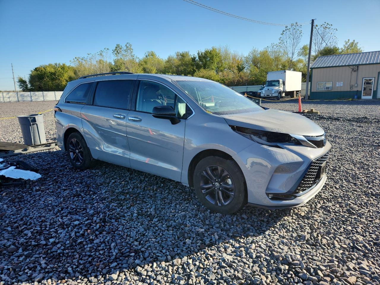 2024 Toyota Sienna Xse - Image 4