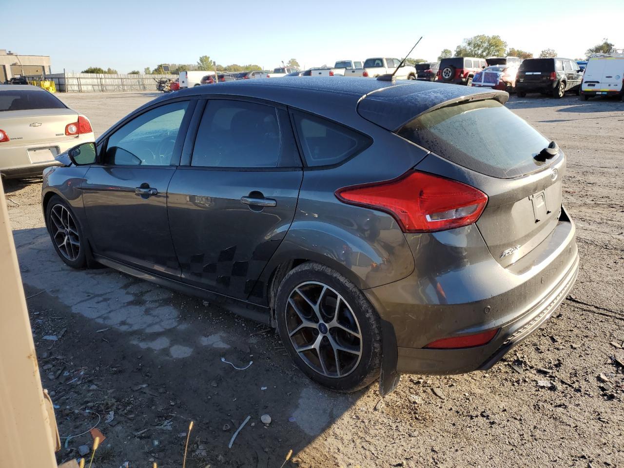 2015 Ford Focus Se - Image 2