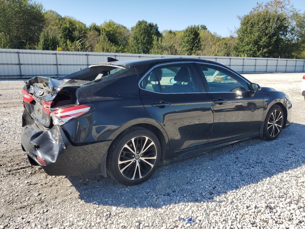 2020 Toyota Camry Se - Image 3