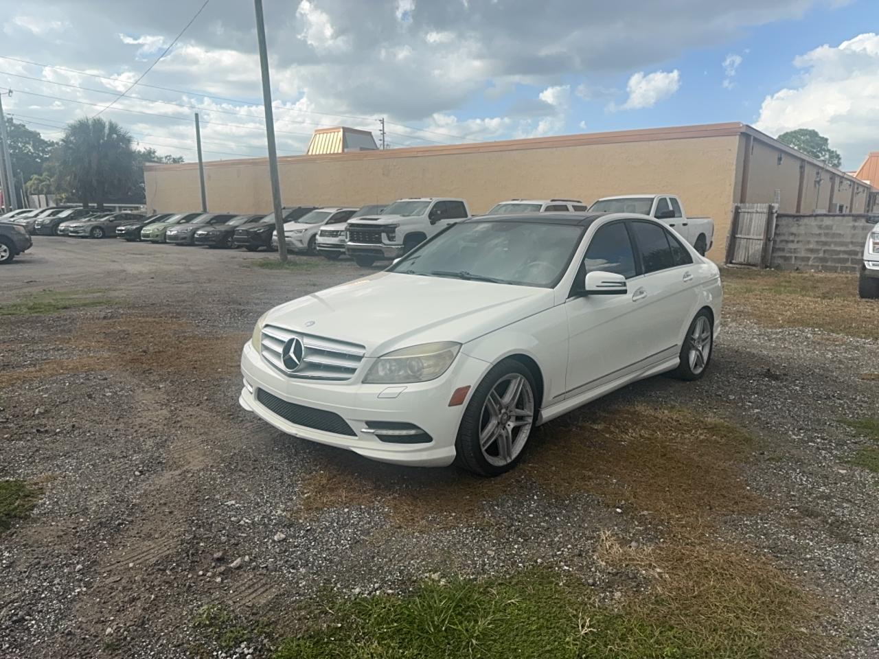 2011 Mercedes-Benz C 300 - Фото 2