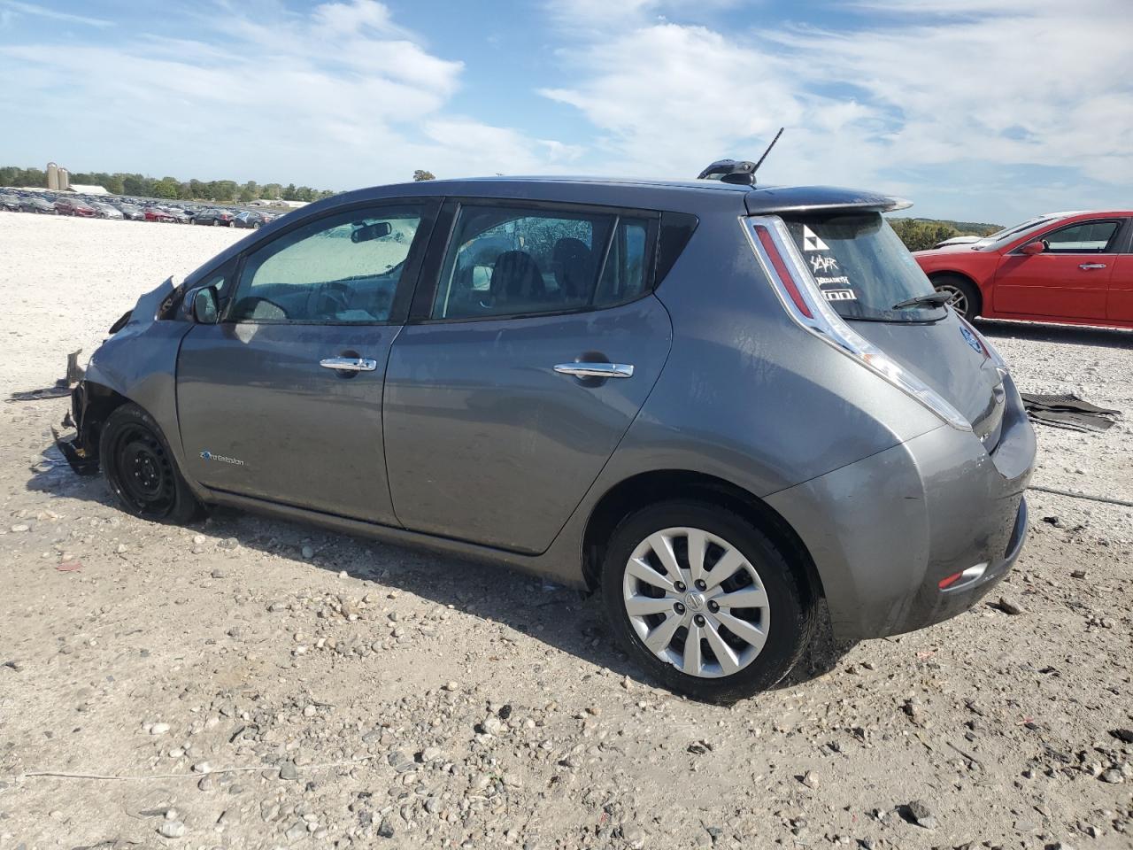 2016 Nissan Leaf S - Image 2