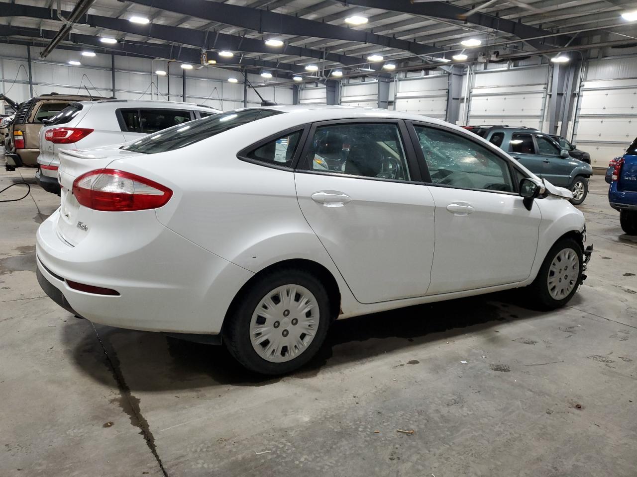 2015 Ford Fiesta Se - Фото 3