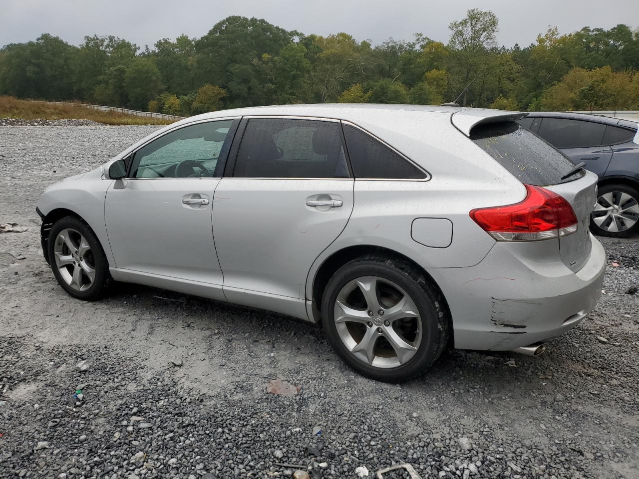 2010 Toyota Venza - Image 2