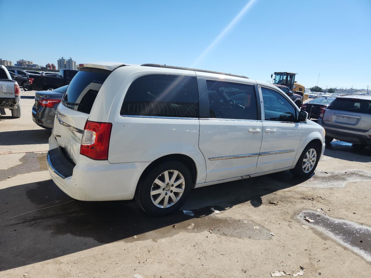 2014 Chrysler Town & Country Touring - Фото 3