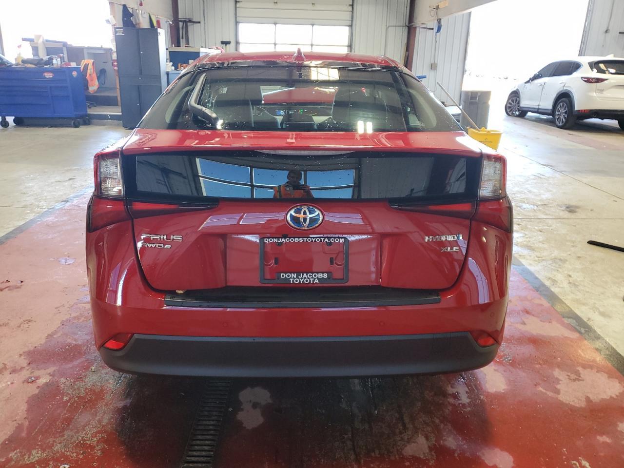 2020 Toyota Prius Xle Awd-E - Фото 6