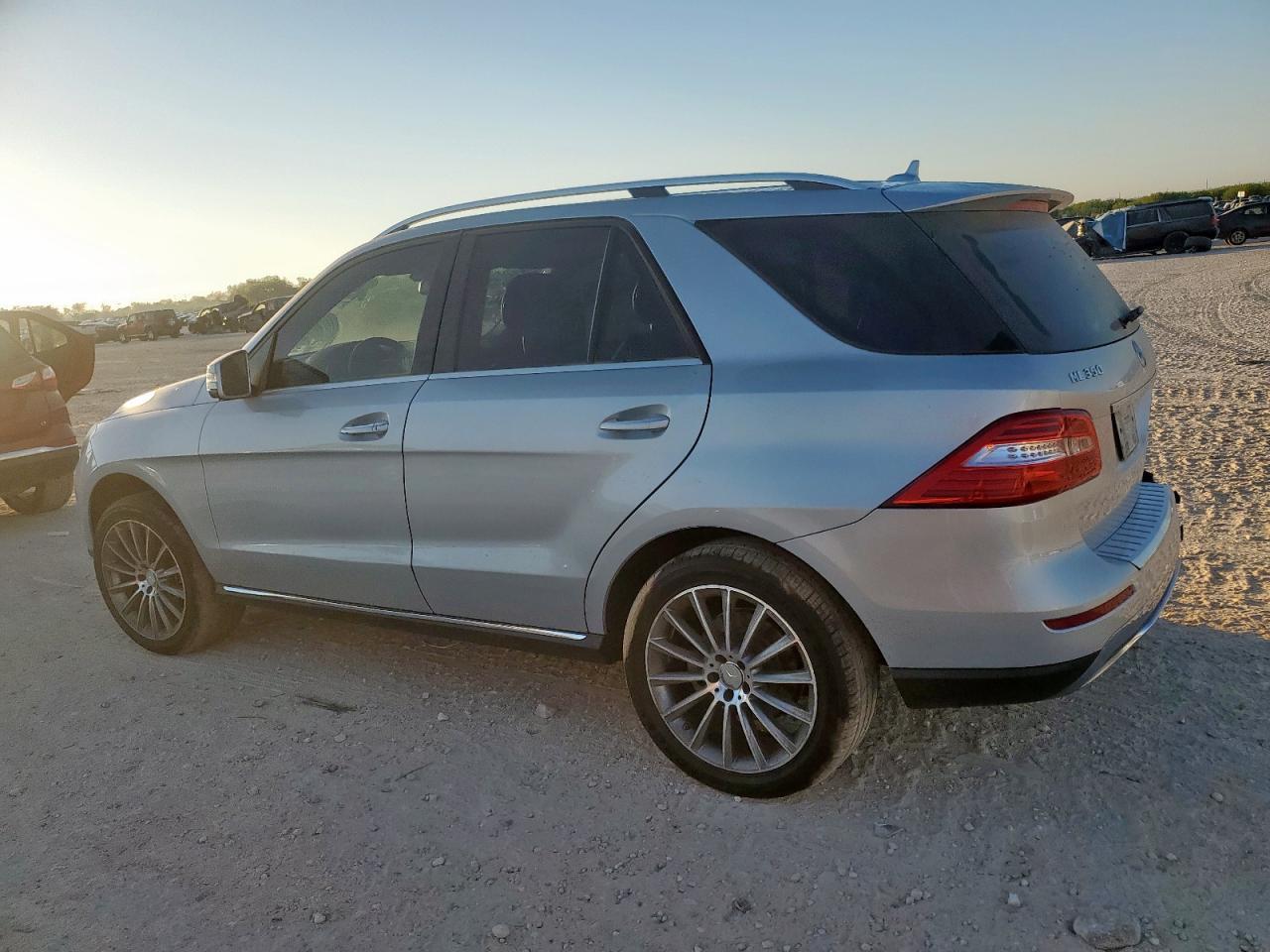 2015 Mercedes-Benz Ml 350 - Image 2