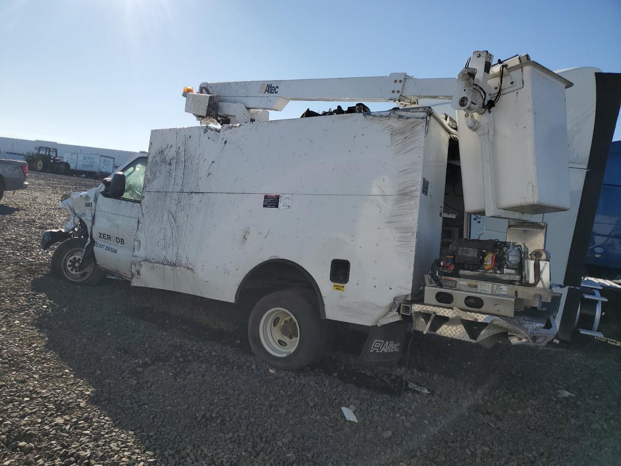 2023 Ford Econoline E350 Super Duty Cutaway Van - Фото 2