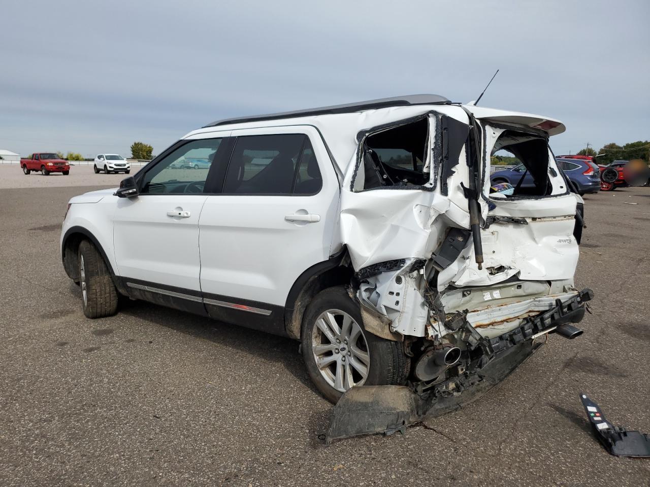 2018 Ford Explorer Xlt - Фото 2