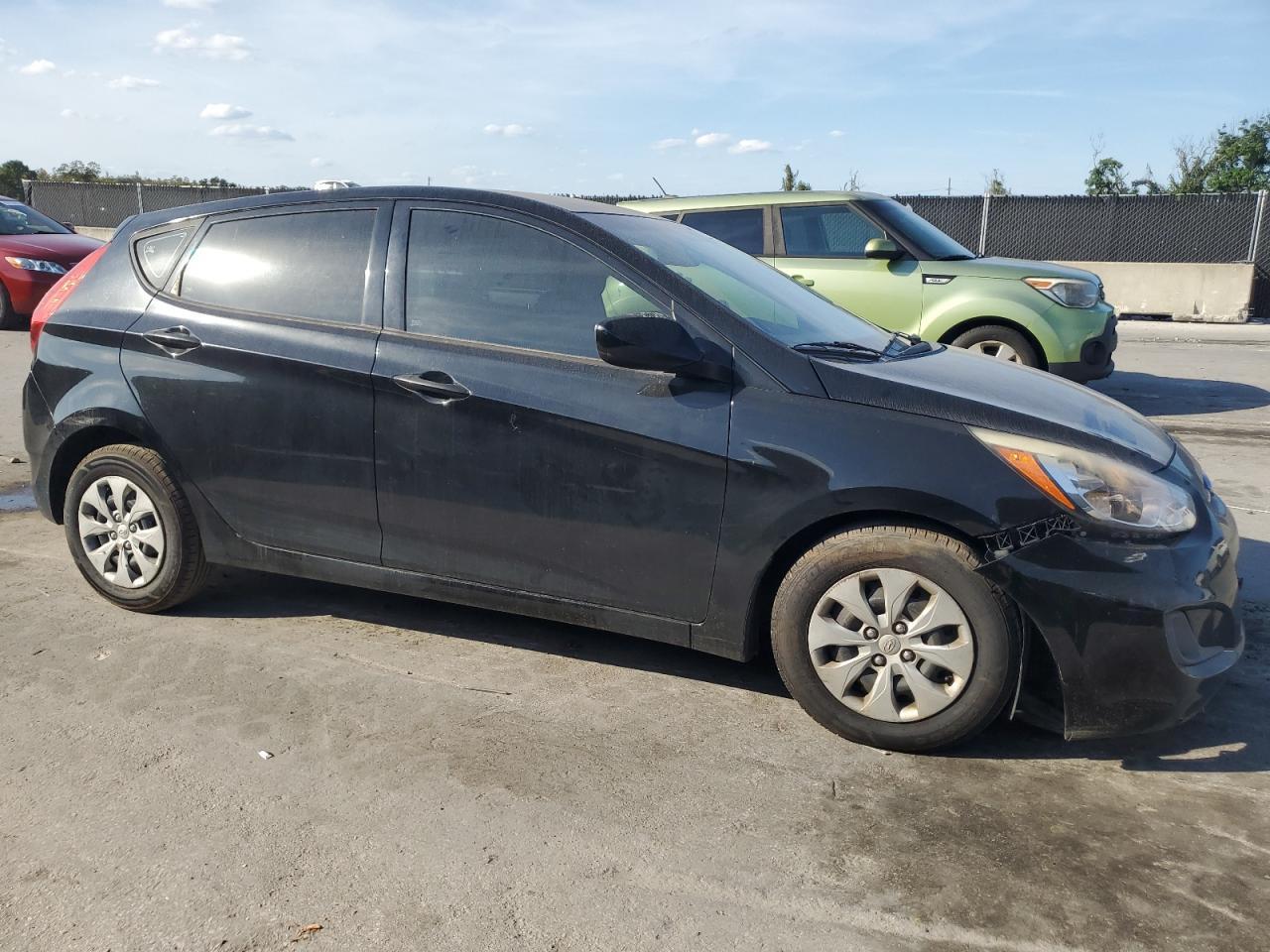 2016 Hyundai Accent Se - Фото 4