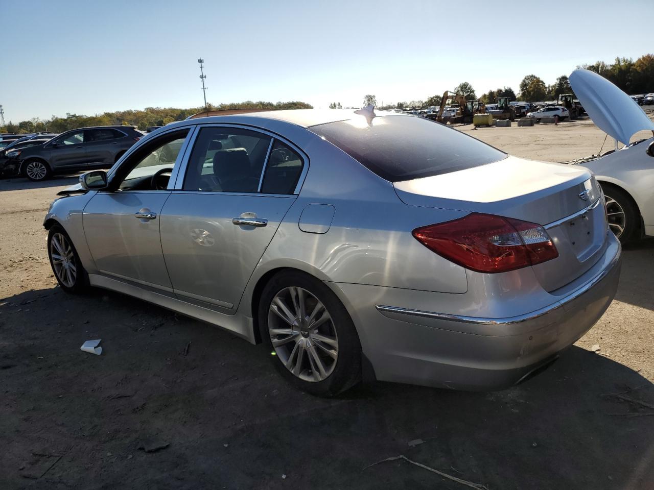 2013 Hyundai Genesis 3.8L - Фото 2