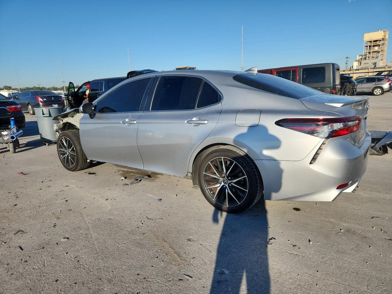 2021 Toyota Camry Se - Фото 2