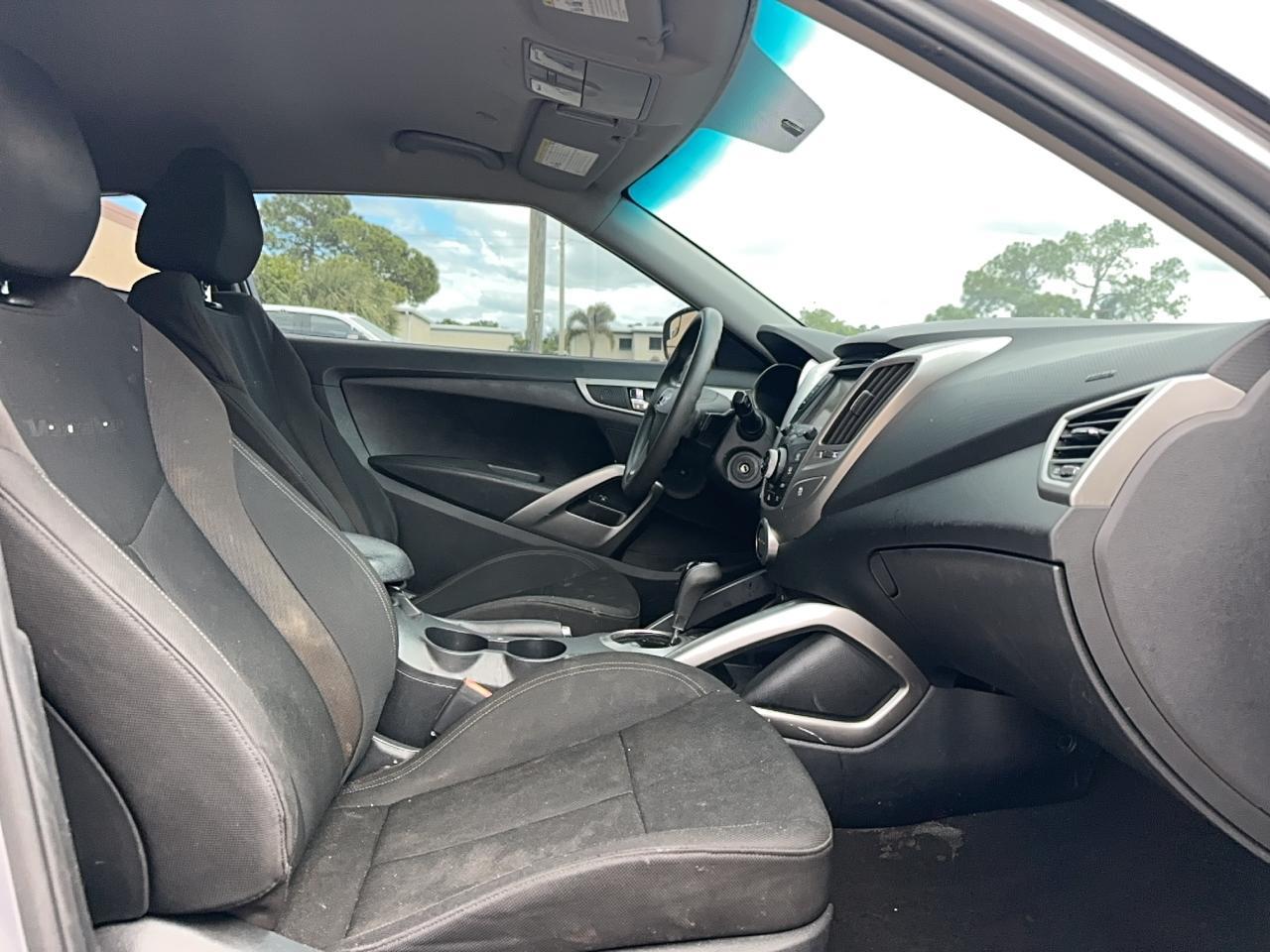 2016 Hyundai Veloster - Фото 5