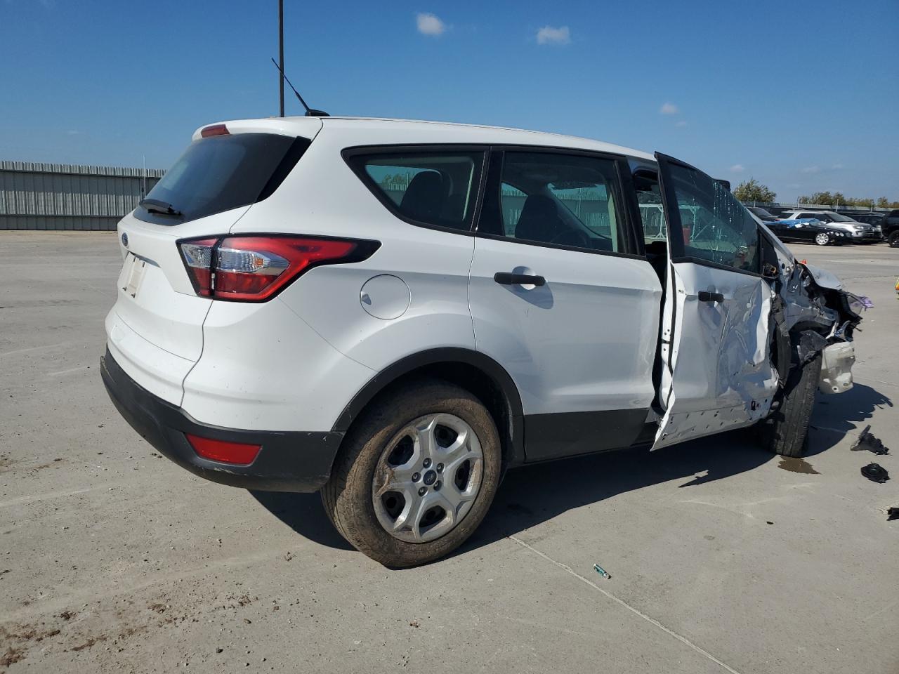 2018 Ford Escape S - Фото 3