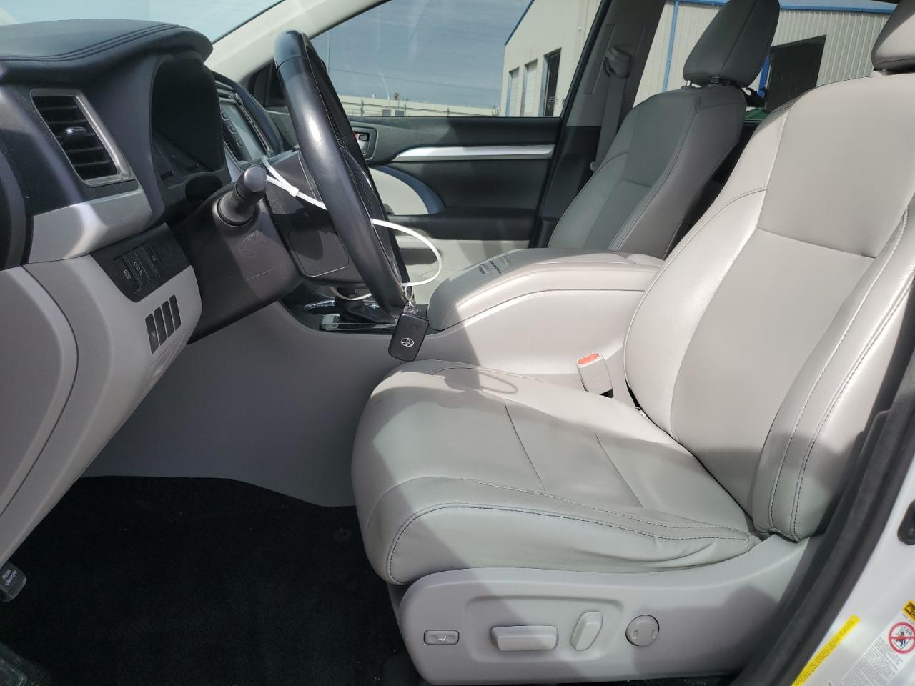 2017 Toyota Highlander Se - Фото 7