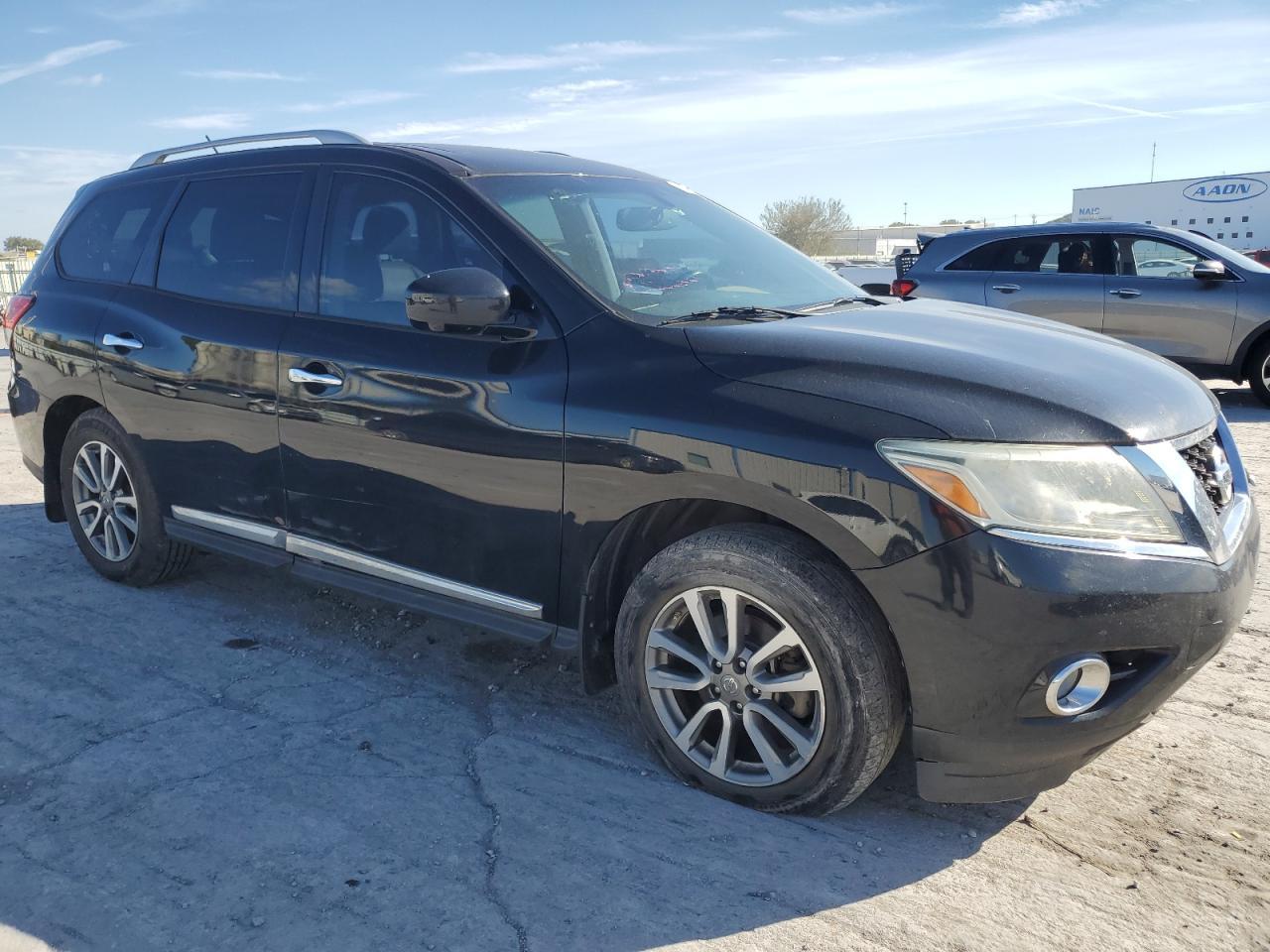 2016 Nissan Pathfinder S - Image 4